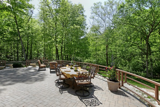 Serendipity Circle, 3_exterior-patio.jpg